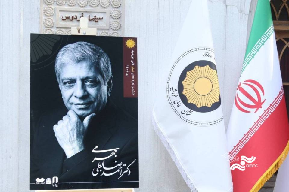 در ستایش بی‌قراری برای دانستن/ ششمین نشان عالی خورشید در دستان احمد ضابطی جهرمی