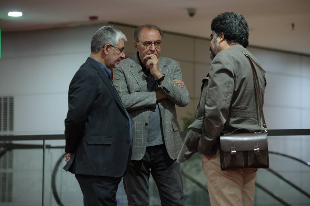 گزارش تصویری/ «بحران خاموش» در چارسو روی پرده رفت>